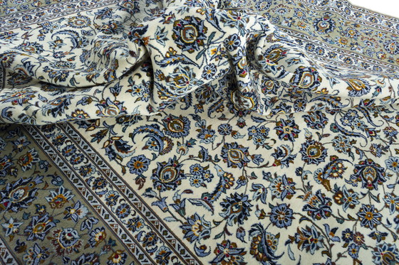 Image 1 of Tappeto orientale Kashan annodato a mano – 404 x 306 cm – Nobile splendore classico