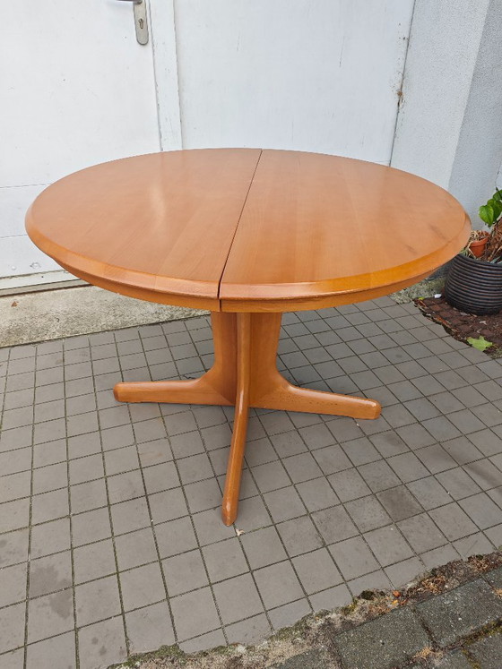 Vintage Round Extendable Table - Wood – Dining tables (photo 2 of 14)