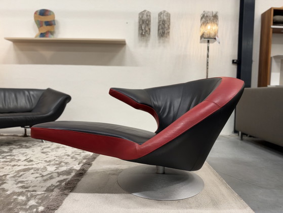 Leolux Parabolica Swivel Armchair black red leather, Modern (photo 2 of 12)