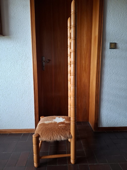 Jaren 70 Brutalistische Hoge Rug Stoel met Authentiek Koeienhuid / Statement Stuk – kuipstoelen, Leather, Wood (photo 2 of 5)