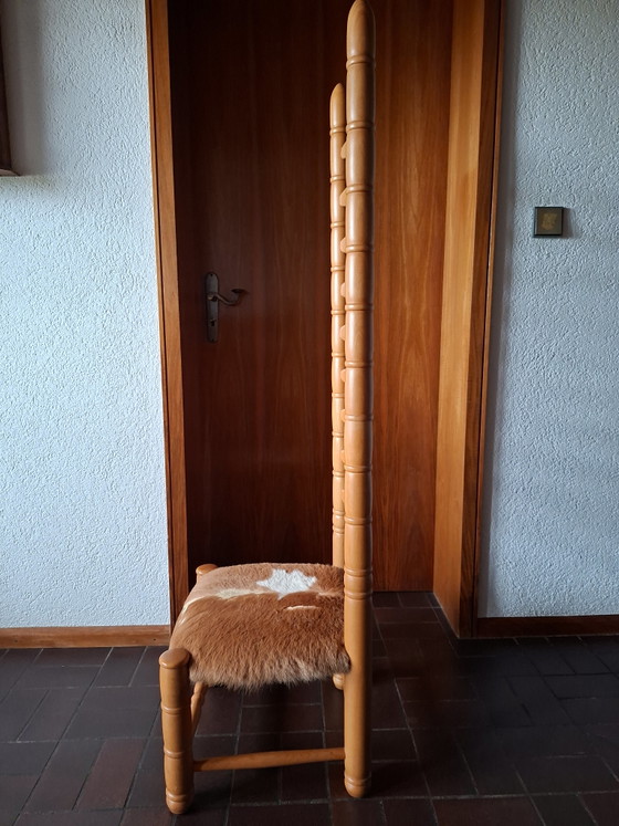 Jaren 70 Brutalistische Hoge Rug Stoel met Authentiek Koeienhuid / Statement Stuk – Kuipstoelen, Leather, Wood (photo 2 of 5)