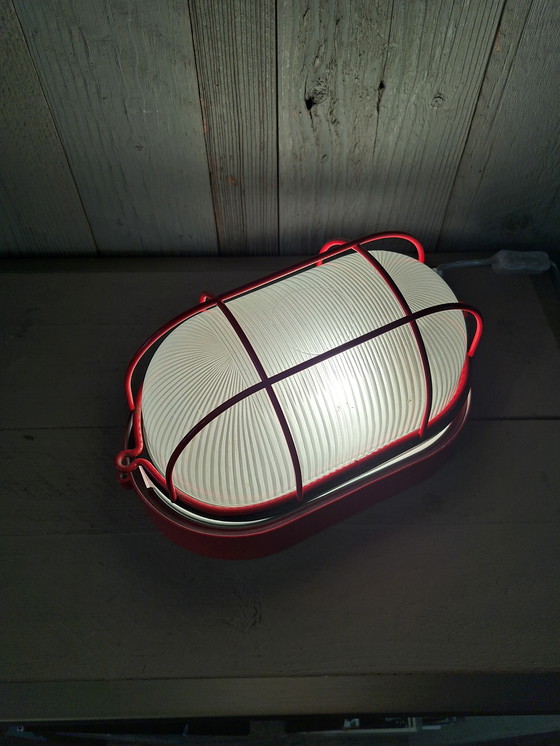 Image 1 of Rote Industriewandlampe aus den 80er Jahren