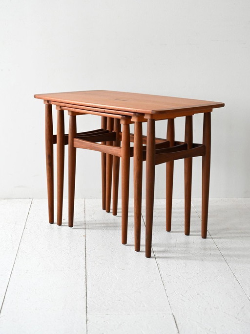 1960 Scandinavische teakhouten nesttafels set van 3