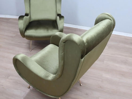 Image 1 of Par de sillones italianos de los años 50, estilo Senior Zanuso, tapizados en terciopelo verde.