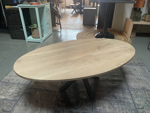 Tavolino ovale in rovere € 350,00