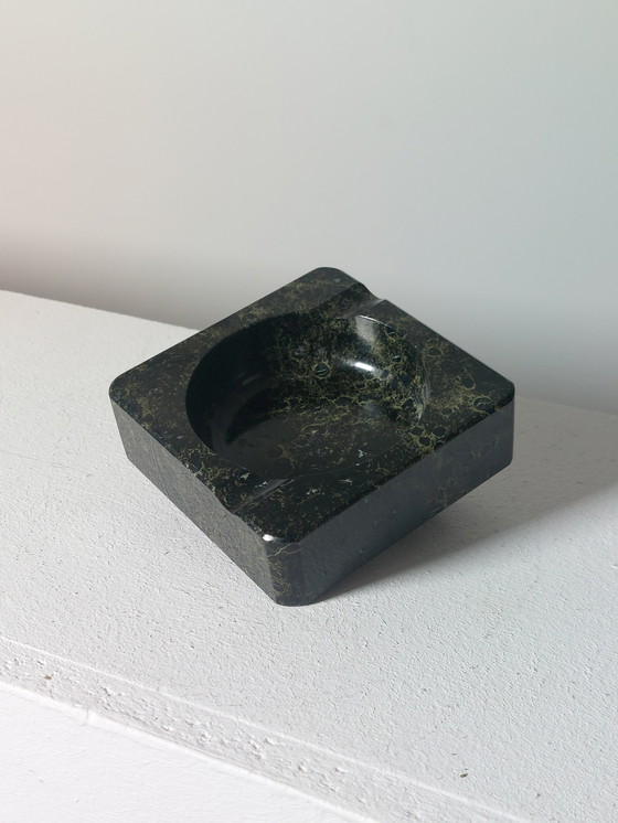 Image 1 of Elegante posacenere in marmo vintage nero fatto a mano