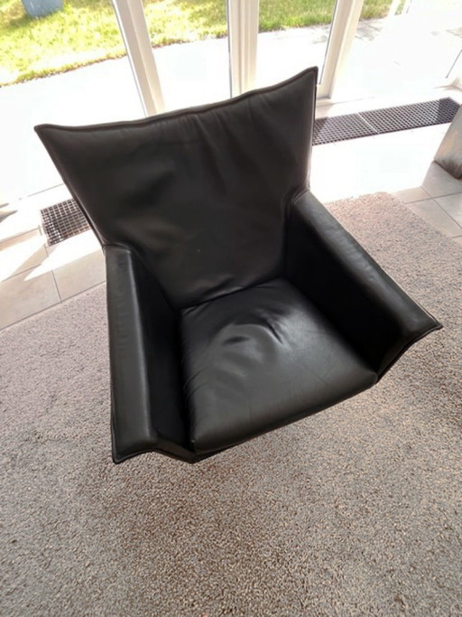 Fauteuil pivotant Djenne du designer Gerard van den Berg – Design on Stock, Leather, Metal (photo 2 of 5)