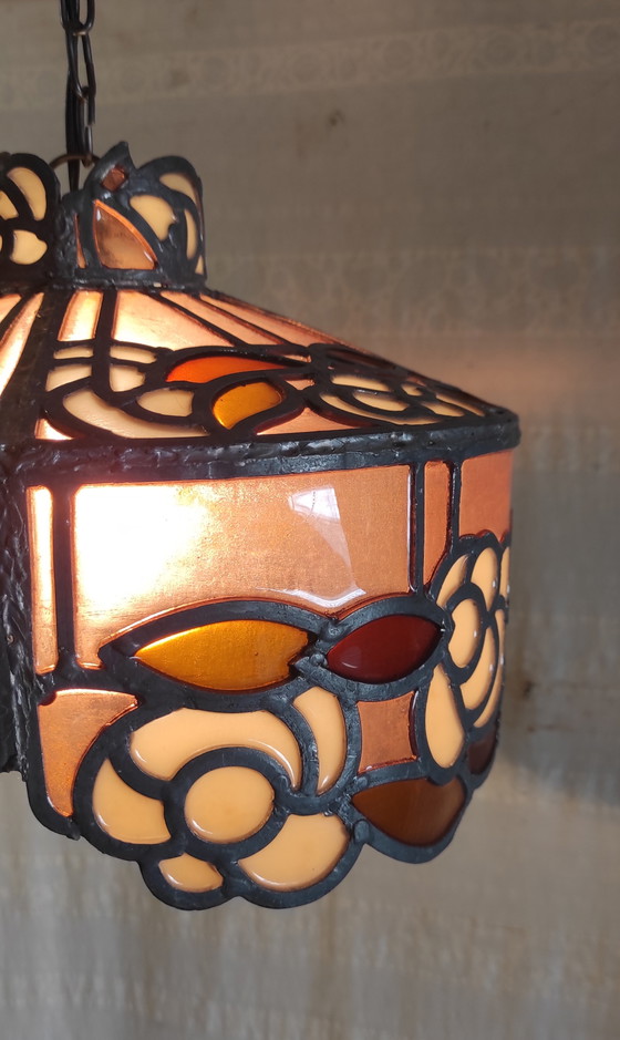 Image 1 of Pendelleuchte aus Glas und Blei im Tiffany-Stil – Mitte des 20. Jahrhunderts