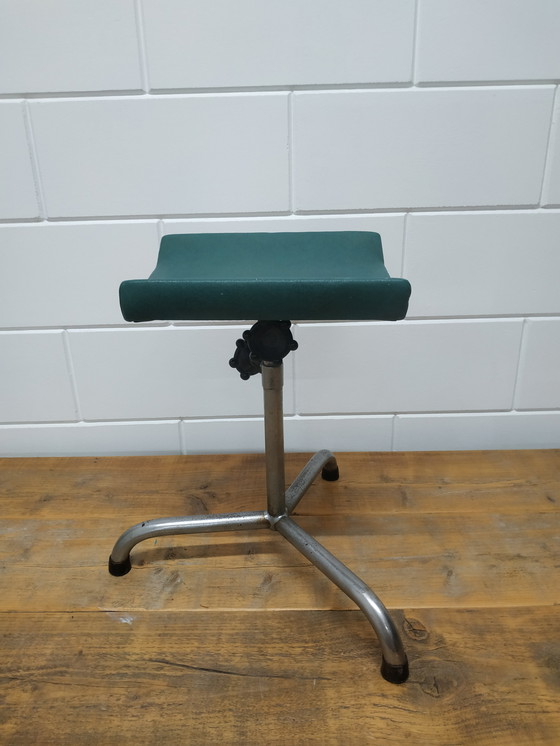 Image 1 of Support industriel vintage pour jambes de pédicure (peut également être utilisé pour la manucure)