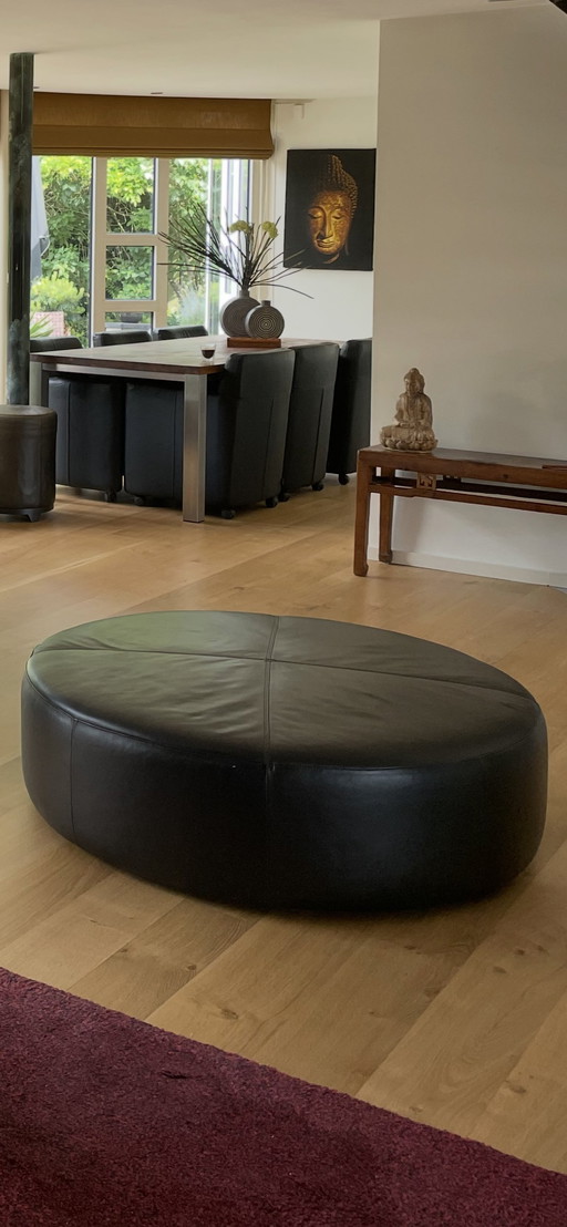Pouf rond en cuir (noir) 120 cm. X 34 cm.