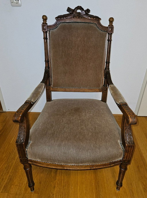 Antique Louis XVI-style armchair – vintage classic oak