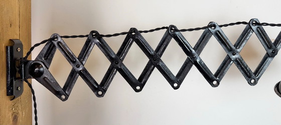 Image 1 of Lampada da parete industriale a forbice in smalto nero, anni '30