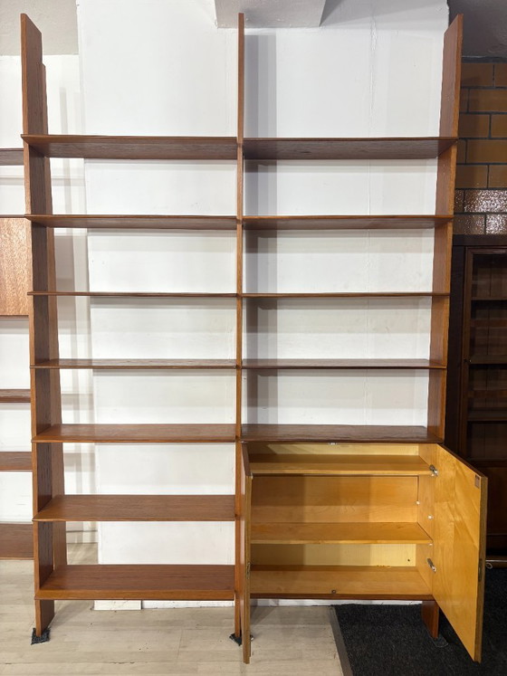Image 1 of Estantería modular de pared de mediados de siglo de Interna-Peter Pedrides / Sistema de estanterías de teca de la década de 1960