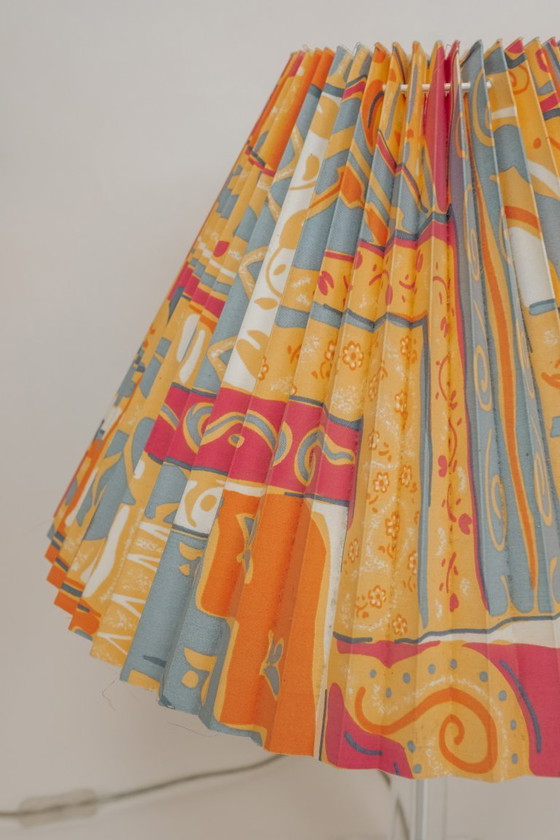 Image 1 of Vintage tafellamp van messing met plexiglas, jaren 90