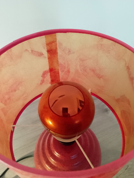 Image 1 of Lampe vintage porcelaine de Bruxelles abat jour fibre de verre excellent état rouge 