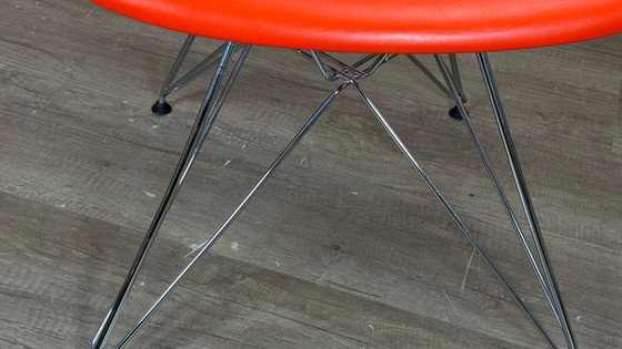 Vitra DAR – Oranger Kunststoff | Charles & Ray Eames – Sessel, Metal, Plastic (photo 14 of 15)