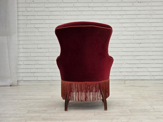 Image 1 of Sillón de cóctel danés de la década de 1950, tapizado en terciopelo rojo cereza.