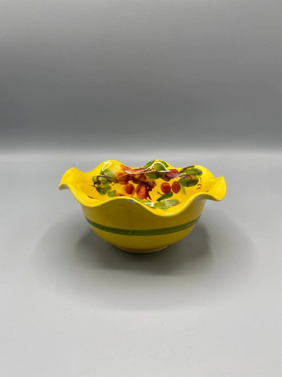Yellow earthenware bowl, scalloped edge, hand-painted cherry decoration, Blum workshop San Remo, Italy (photo 2 of 5)