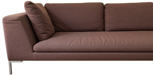 Sofá de 3 plazas con chaise longue Charles de B&B Italia, tapizado en tela marrón Limite. – banken, Textile, Aluminium