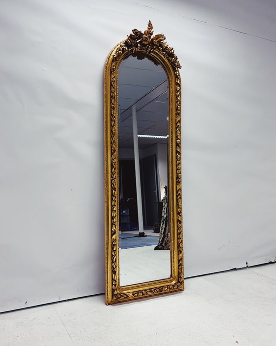 Large Golden Full-Length Mirror with Ornate Crest – Greensquare, Glass, Wood, Vintage (photo 10 of 10)