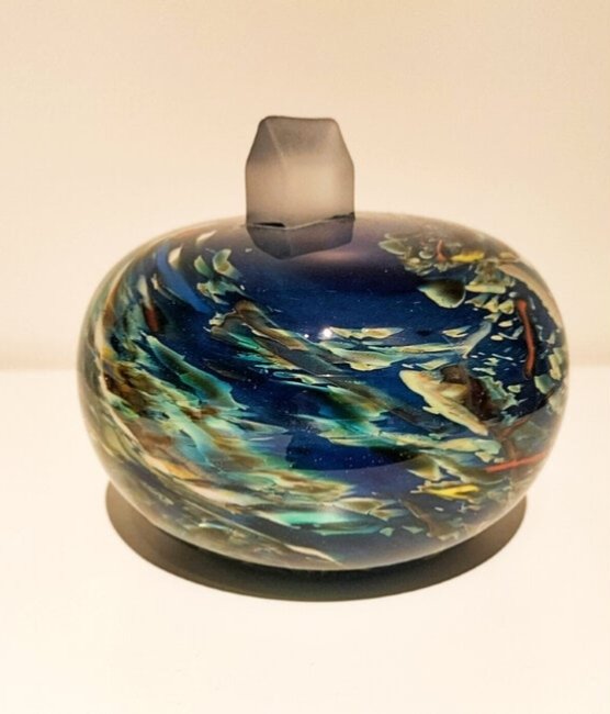 Image 1 of Kosta Boda sculptuur "Earth my universe" door Bertil Vallien