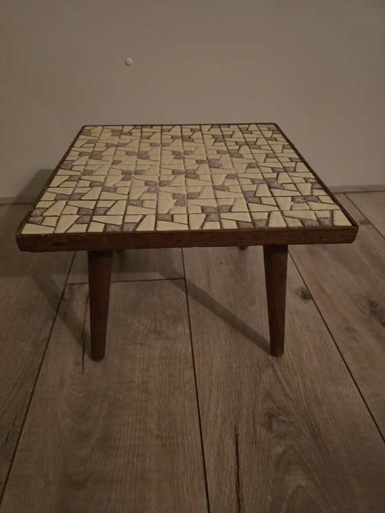 Image 1 of Hermoso mosaico de mesa auxiliar retro