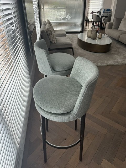Tabourets de bar Feel Good de Flexform – Metal, Textile (photo 3 of 5)