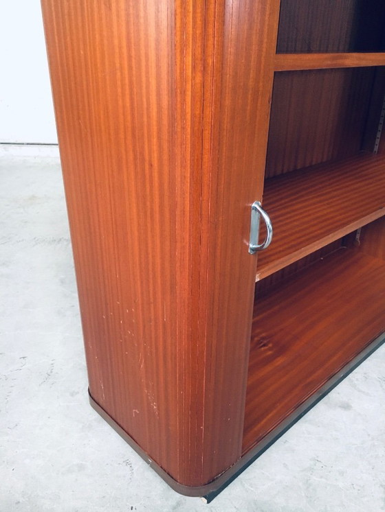 Image 1 of Archivador con puertas correderas de diseño moderno de mediados de siglo, Bélgica, años 60