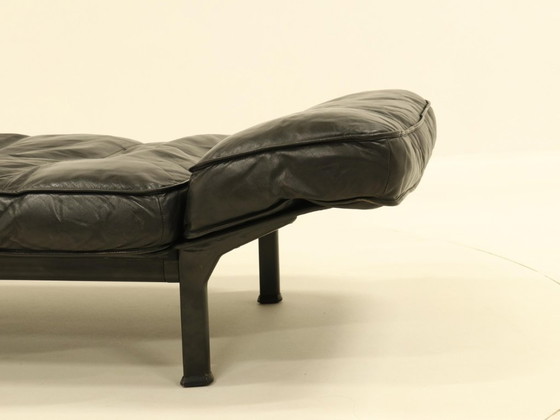 Image 1 of Ligbed van Zanotta in zwart leer