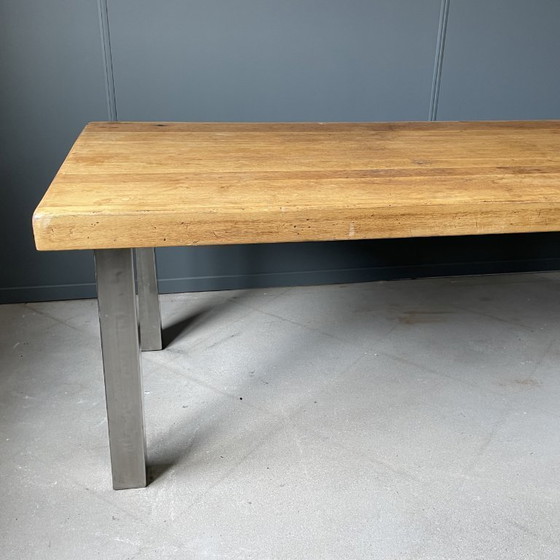 Image 1 of Table à manger vintage en chêne – pieds en acier inoxydable