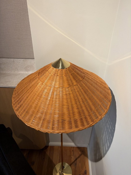 1 X GUBI 9602 Floor lamp – Floor lights, Brass, Rattan (photo 2 of 6)