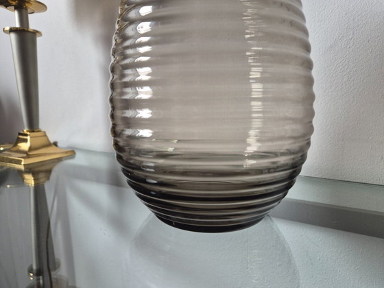 Image 1 of Copiadora/Fábrica de vidrio Leerdam - Jarrón acanalado Fumé (diseño 1953)
