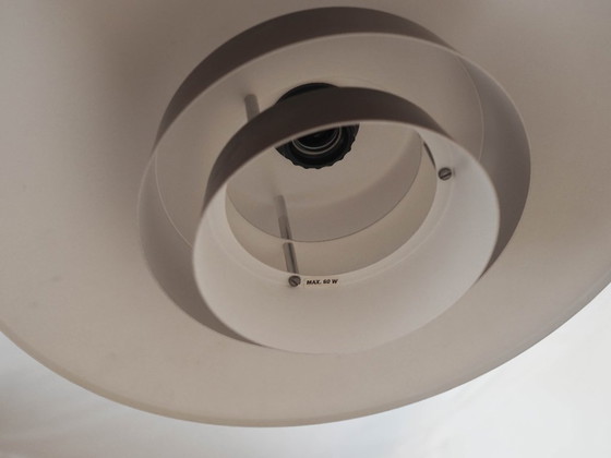 Lampada a sospensione danese con paralume a strati, finitura in metallo marrone, anni '60 (photo 7 of 11)