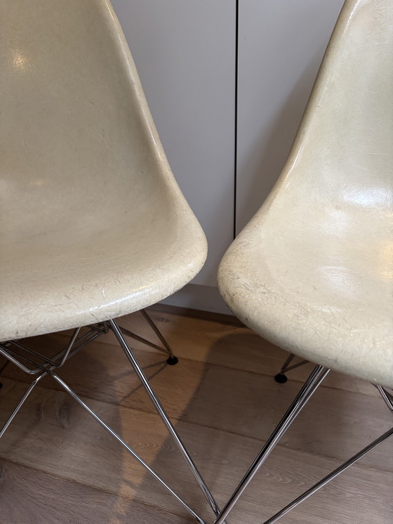 Image 1 of 4 sedie laterali vintage Eames Miller DSR in fibra di vetro – pergamena
