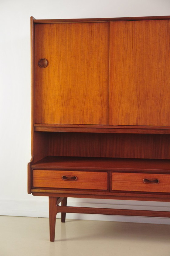 Image 1 of vintage Deens dressoir high board