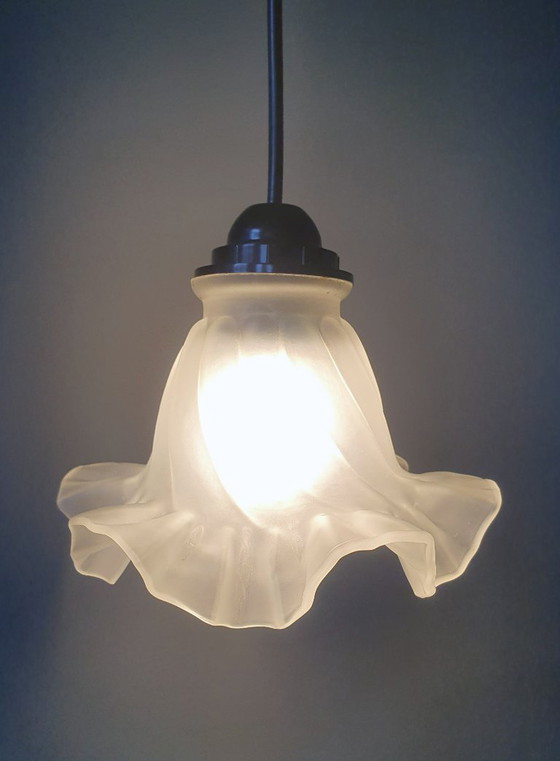 Image 1 of Klassiek Jaren 30 kapje met nieuw draad en fitting.