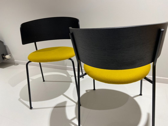 Image 1 of 2x Objekte unserer Tage Wagner gestoffeerde stoel eiken zwart