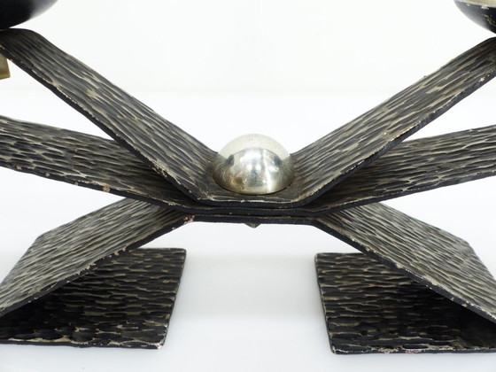 Image 1 of Modernistische brutalistische kroonluchter met vier zwartgeblakerde, gehamerde metalen punten, Europa, circa 1960-1970