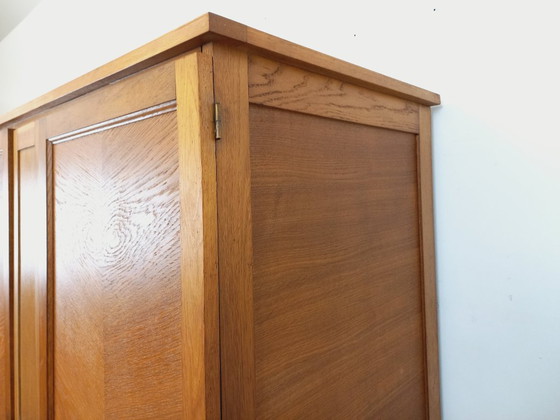 Image 1 of Vintage eikenhouten kledingkast uit de jaren 60