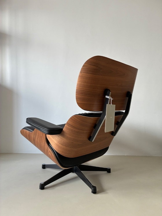 Image 1 of Vitra Eames Lounge Chair & Ottoman NIEUW