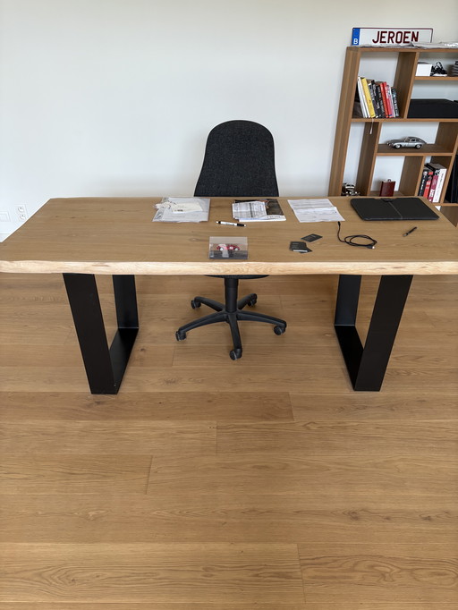 Desk table