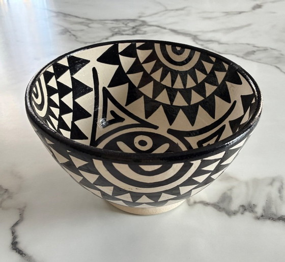 Image 1 of Zwart-witte keramische saladekom met etnisch patroon
