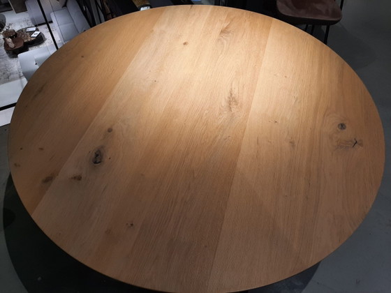 Vik dining table - Ø150cm - natural – XOOON (photo 4 of 6)