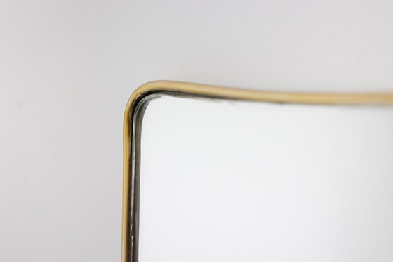 Image 1 of Coppia di specchi stretti in ottone dorato. Circa 1970.