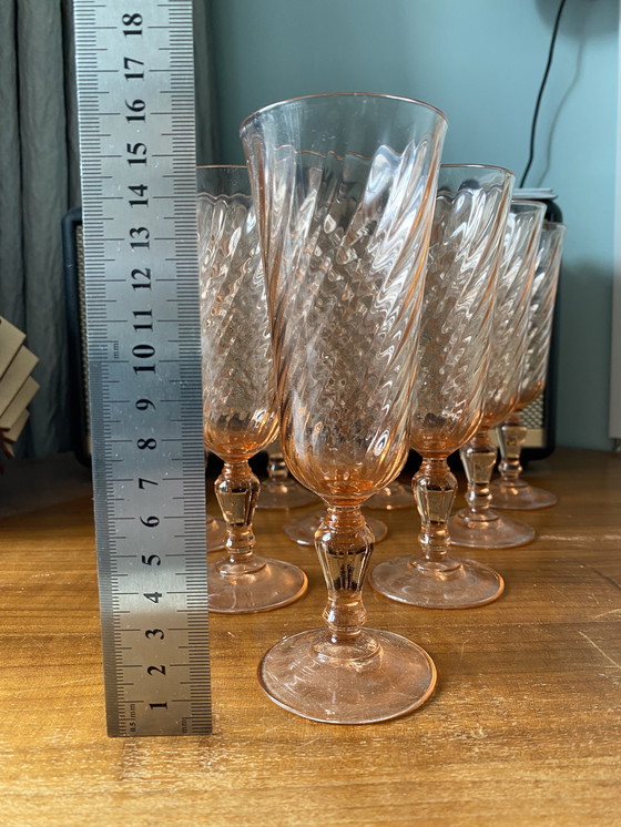 Image 1 of Vintage Luminarc Rosaline Pink Swirl champagneglazen uit Frankrijk