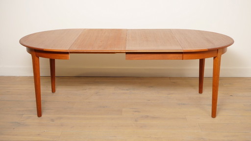 Vintage extendable dining table round