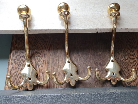 Set di 3 appendiabiti pesanti in ottone italiano VGT Italy Bronze | Design vintage anni '70 – Brass (photo 2 of 8)