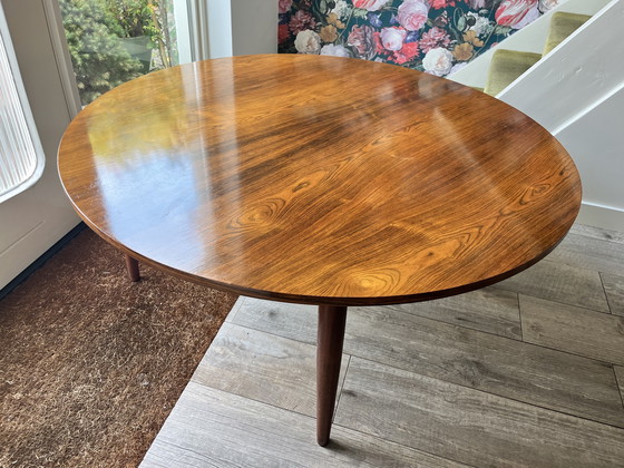 Image 1 of Beautiful round teak wooden vintage coffee table