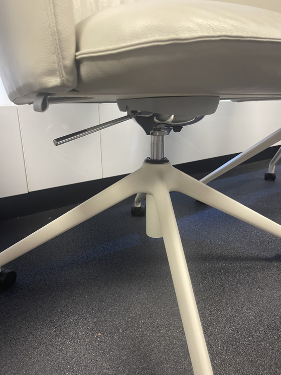 Image 1 of 4 Leolux Mara Twist chairs NEW