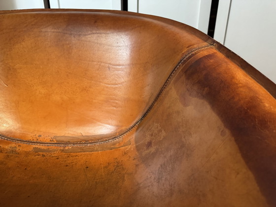 Image 1 of B&B ITALIA Drehsessel MART in einzigartigem cognacfarbenem Sattelleder mit Patina.